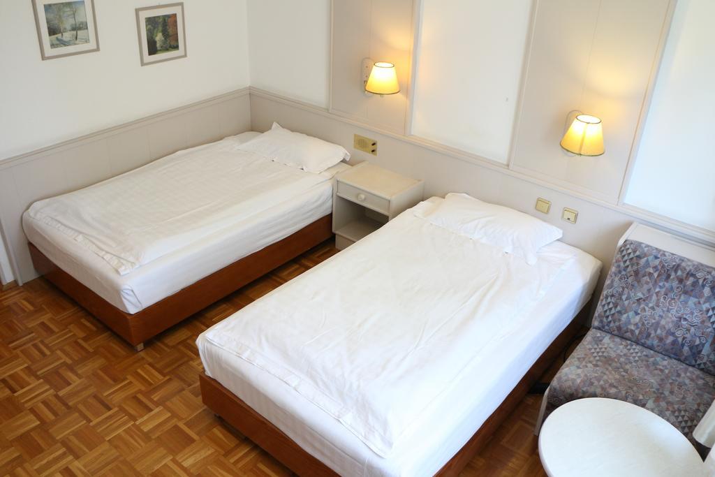 Hotel Wasserpalast Graz Camera foto