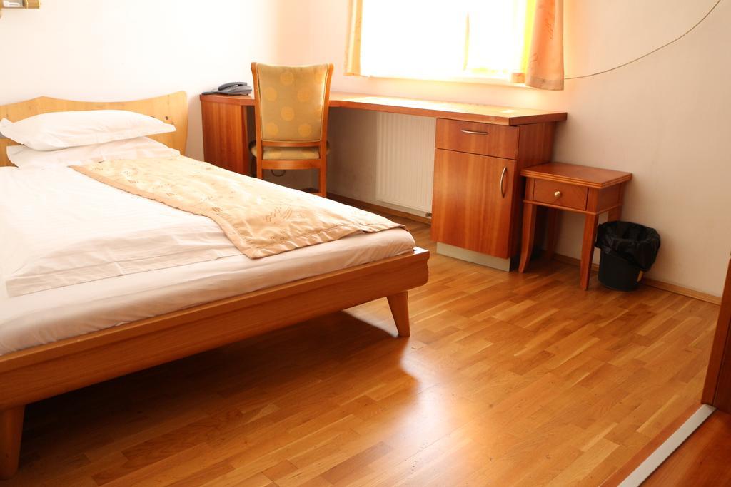 Hotel Wasserpalast Graz Esterno foto