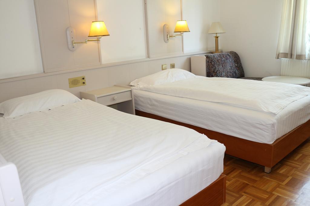 Hotel Wasserpalast Graz Camera foto